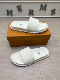 Picture of Louis Vuitton Slippers _SKULVsz38-44mnf05201307